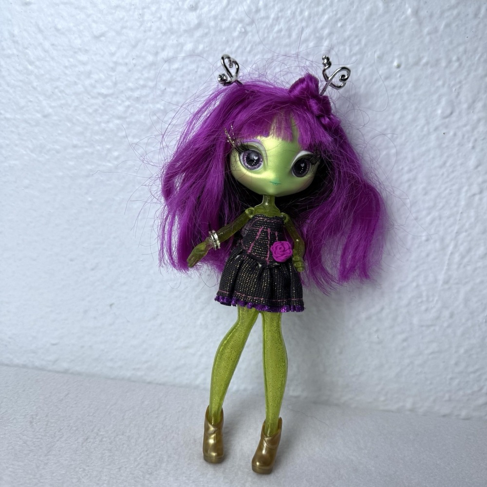 2012 MGA Novi Stars Alie Lectric Green Purple *doll Only No Stand Or Backpack
